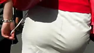 ඇගේ හුරුබුහුටි මුහුණ පුරා විසිරී ගියේය