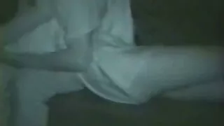 සුදු හම කැමරාව ඉදිරිපිට ඇගේ ප්රථම බීඑල් ඇත