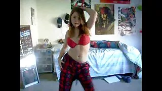 Gorgeous Petite Teen Brunette කෙලවමින් මුහුණ