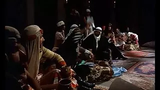 සුදු බිරිඳ තම සැමියාට වංචා කරයි