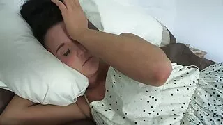 කුඩා brunette සිට Blowjob සහ කටේ කුම්