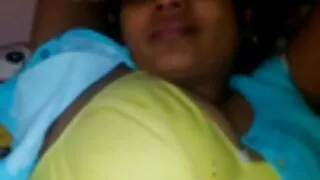 මධ්යන්ය පතුවළ ඇගේ සිදුර ගැඹුරට