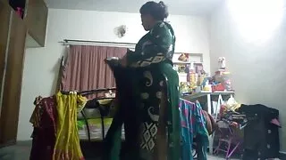 ඉතින් ලස්සන brunette milf පෙම්වතිය සඳුදා රාත්‍රියේ රාගික හිසක් සහ අත්වැඩක් කරන්න